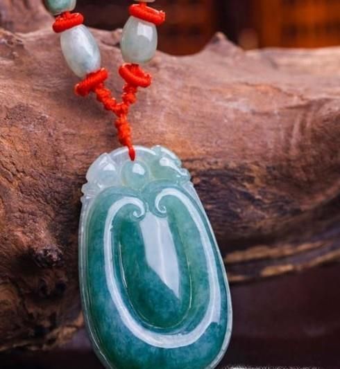 用肉眼如何识别翡翠A货、B货、C货、D货？