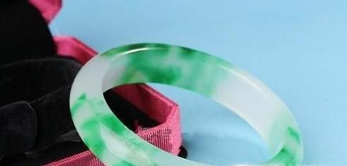 用肉眼如何识别翡翠A货、B货、C货、D货？