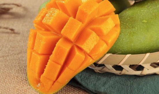 芒果可以和桃子一起吃吗?