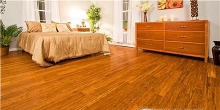 木地板上有透明胶布粘过痕迹怎么去除？