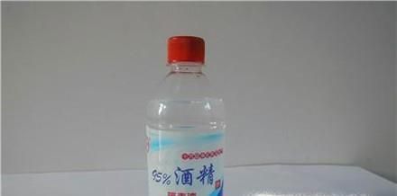 木地板上有透明胶布粘过痕迹怎么去除？