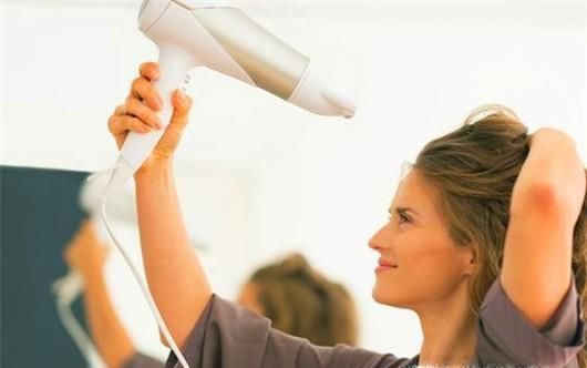 如何安全使用电吹风？电吹风使用注意事项！