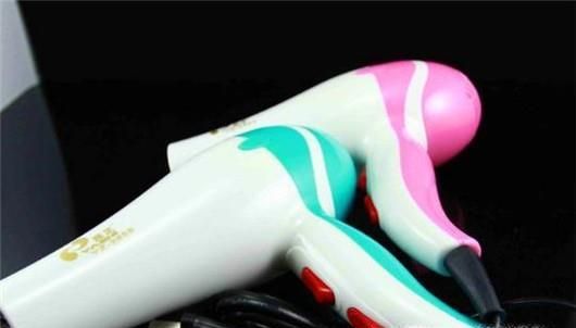 如何安全使用电吹风？电吹风使用注意事项！