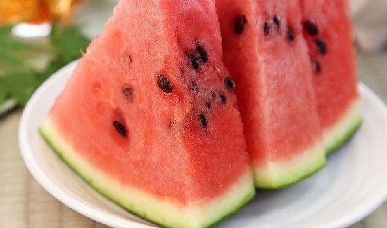 松花蛋可以和西瓜一起吃吗