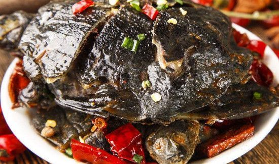 松花蛋不能和什么一起吃