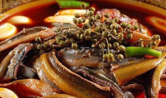 松花蛋不能和什么一起吃