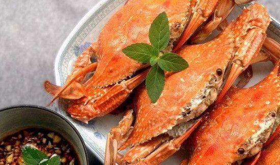 柿子可以和螃蟹一起吃吗