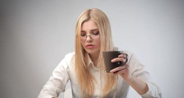 不经常戴眼镜，隐形和框架哪种更适合？