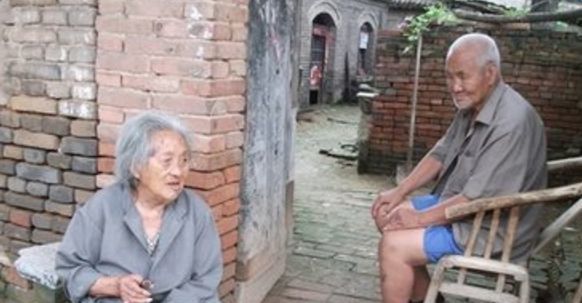 农村的老年人年轻时没有买养老保险，如何养老？