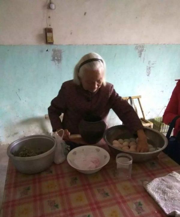 农村的老年人年轻时没有买养老保险，如何养老？