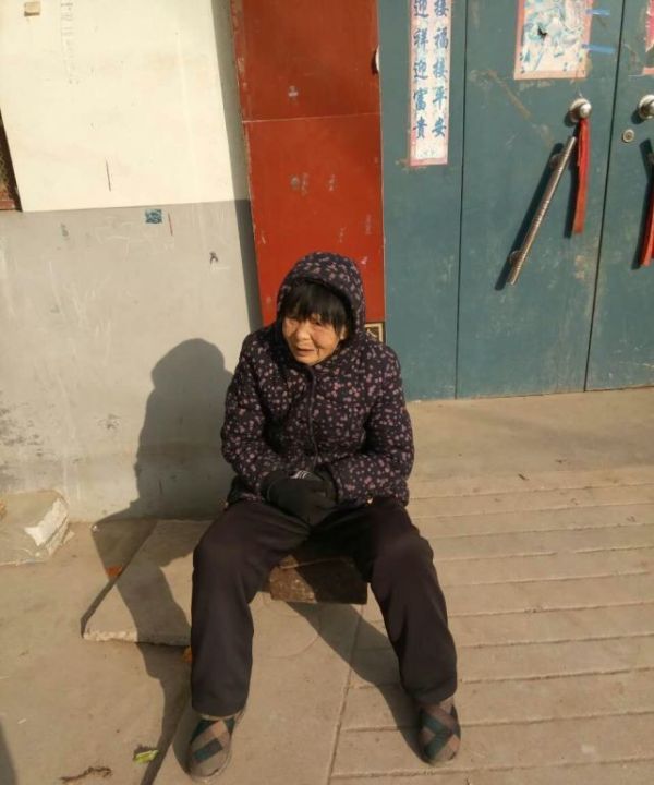 农村的老年人年轻时没有买养老保险，如何养老？