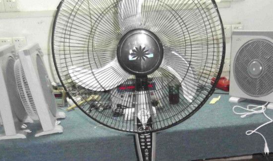 落地扇怎么加润滑油