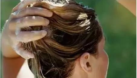 我的头发两天不洗就油得不行，是不是身体有问题啊？