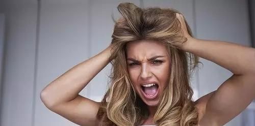 我的头发两天不洗就油得不行，是不是身体有问题啊？