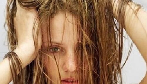 我的头发两天不洗就油得不行，是不是身体有问题啊？