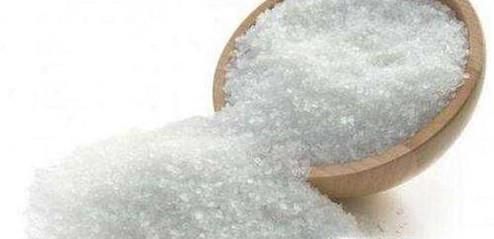 伤口上撒盐真的会特别痛么？为什么？