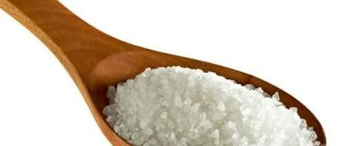 伤口上撒盐真的会特别痛么？为什么？