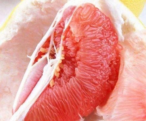 手剥柚子的方法