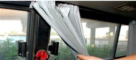 公交车上安全锤的使用方法