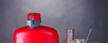 白色乳胶漆弄到衣服上怎么洗掉