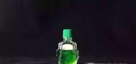 白色乳胶漆弄到衣服上怎么洗掉