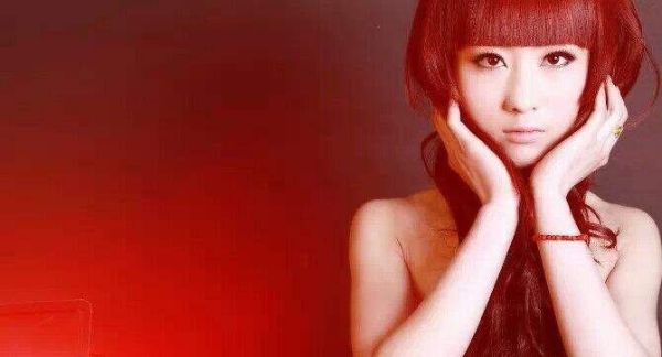 经常看到有些女生腰间会系一条红绳,这是为什么?