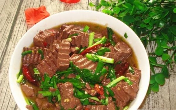 怎样才能辨别猪血是不是用血粉做的