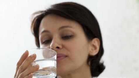 大便干燥一粒一粒的像羊屎拉不下来？该怎么办？