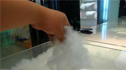 羽绒被自己充绒的方法