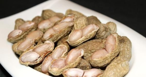 生吃花生米好不好?