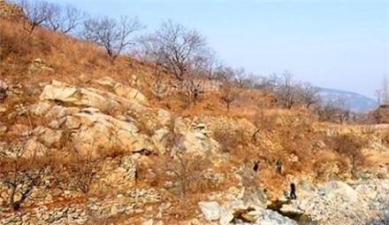 怎样在山上捡奇石