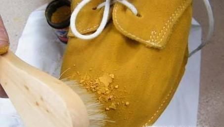 翻毛皮鞋的打理方法