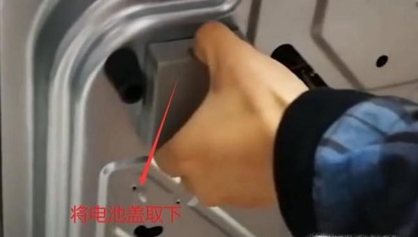 燃气灶中的电池如何更换