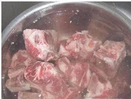 怎样可以将快速将冰冻的肉解冻呢？