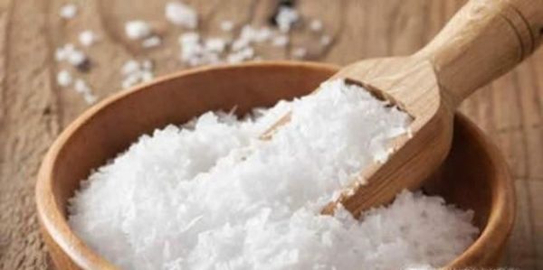 茶杯里的茶渍如何洗去