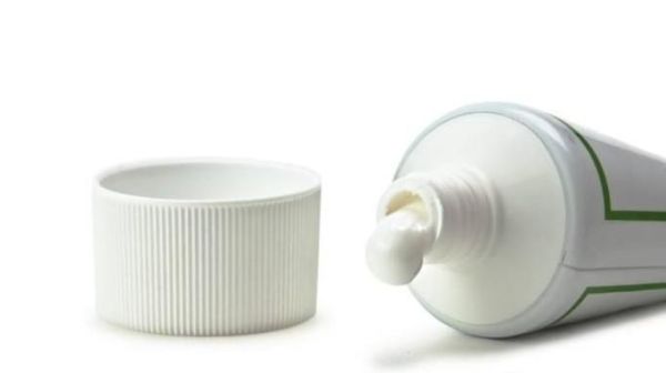 茶杯里的茶渍如何洗去