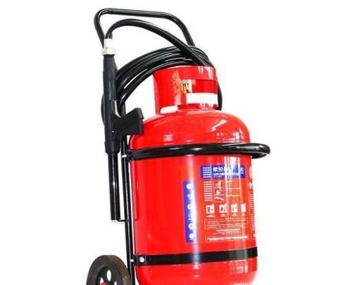 使用灭火器时需要注意哪些方面?