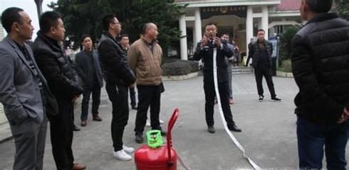 使用灭火器时需要注意哪些方面?