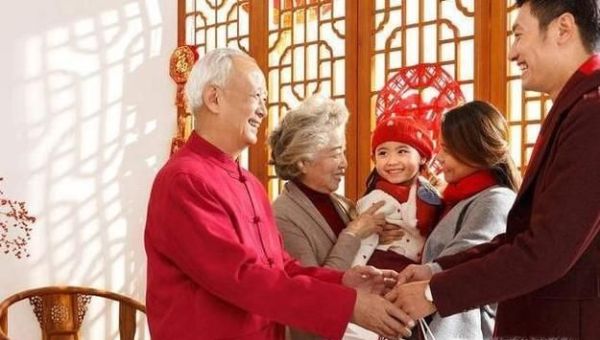 回家买什么礼物送给爸爸妈妈