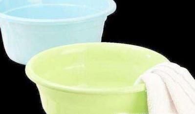 前挡玻璃内侧怎么擦才干净