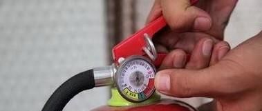 如何辨认灭火器的压力表？