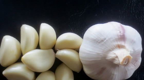 大蒜不能和什么一起吃？