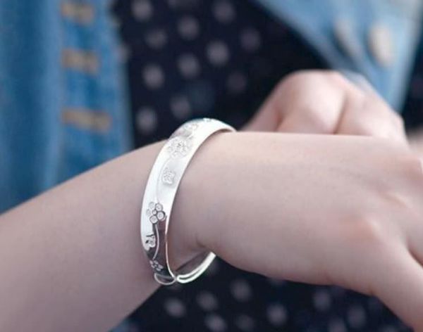 经常戴银手镯有啥好处?