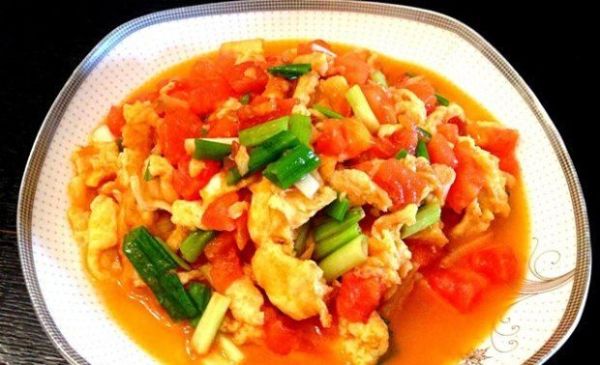 西红柿炒鸡蛋不能加土豆，容易导致我们消化不良