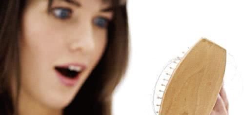 女性掉发严重该怎么办,掉头发吃什么恢复最快？