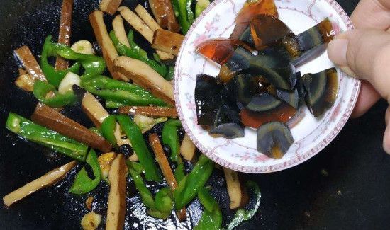 松花蛋可以炒着吃吗