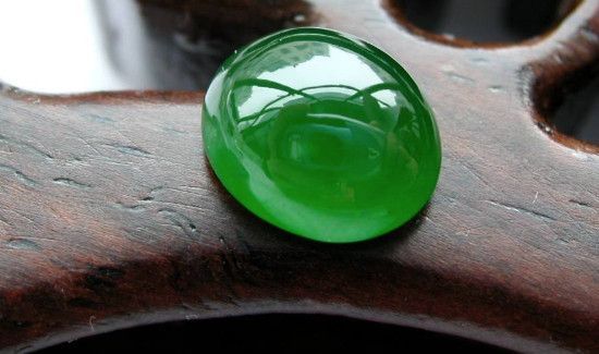 翡翠会越戴越绿吗?