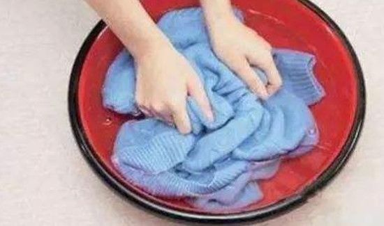 干了的奶茶渍能洗掉吗