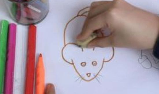 铅笔画墙上用什么可以擦掉