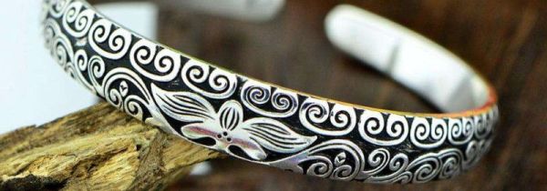 银镯子发黑了怎么能擦亮